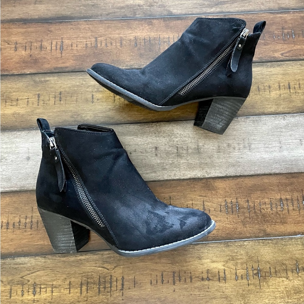 Black Booties Size 8.5M Carlos Santana